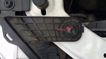 陸風(fēng)新車大燈線未接，車主質(zhì)疑車輛被私自維修，經(jīng)銷商推責(zé)引發(fā)爭(zhēng)議